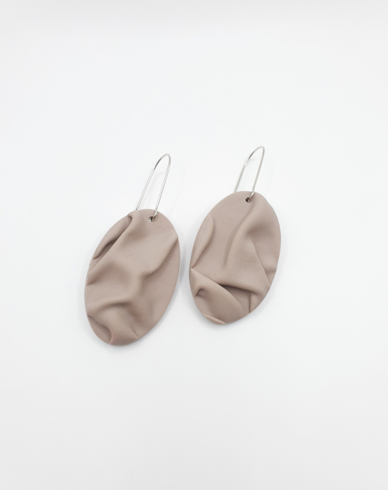 Earrings &quot;Oval wavy&quot; cream